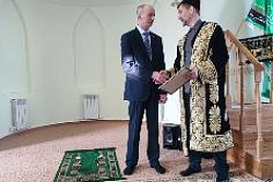 Глава района Сергей Николаевич Гринёв поздравил мусульман с праздником Ураза-байрам